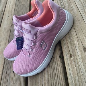 Brand new pink memory foam sketchers womens